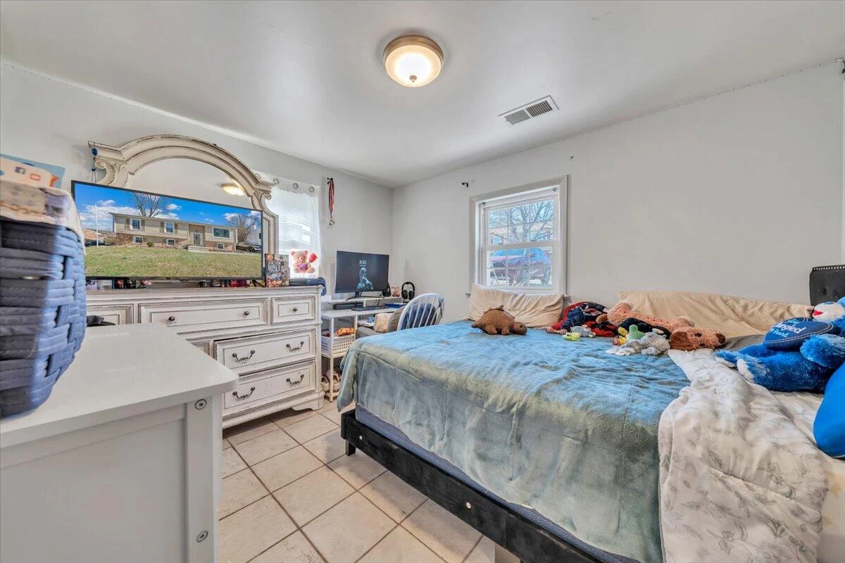 5572 Ambassador DR - Photo 33