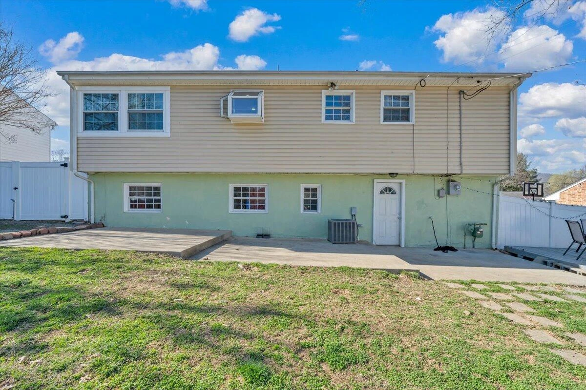 5572 Ambassador DR - Photo 43
