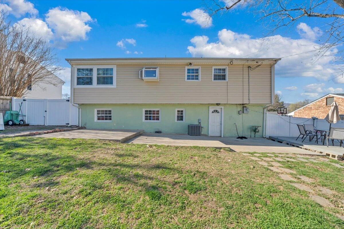 5572 Ambassador DR - Photo 44