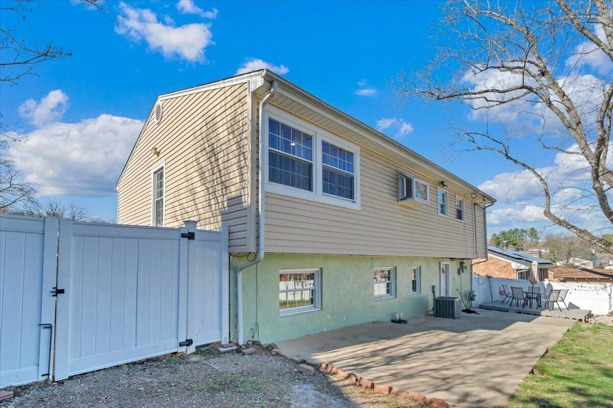 5572 Ambassador DR - Photo 46
