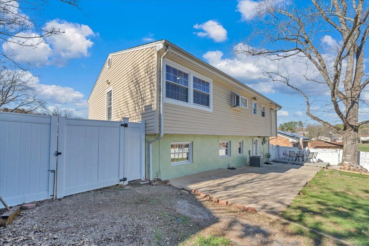 5572 Ambassador DR - Photo 47