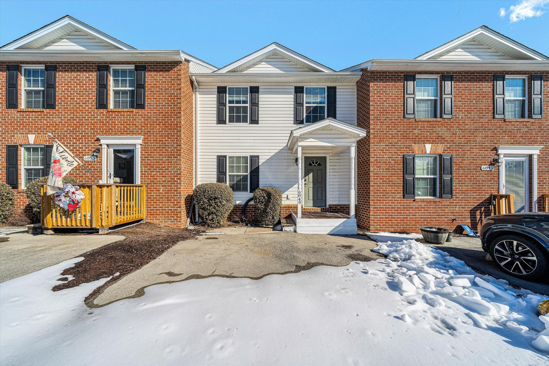 6849 Woodcreeper DR