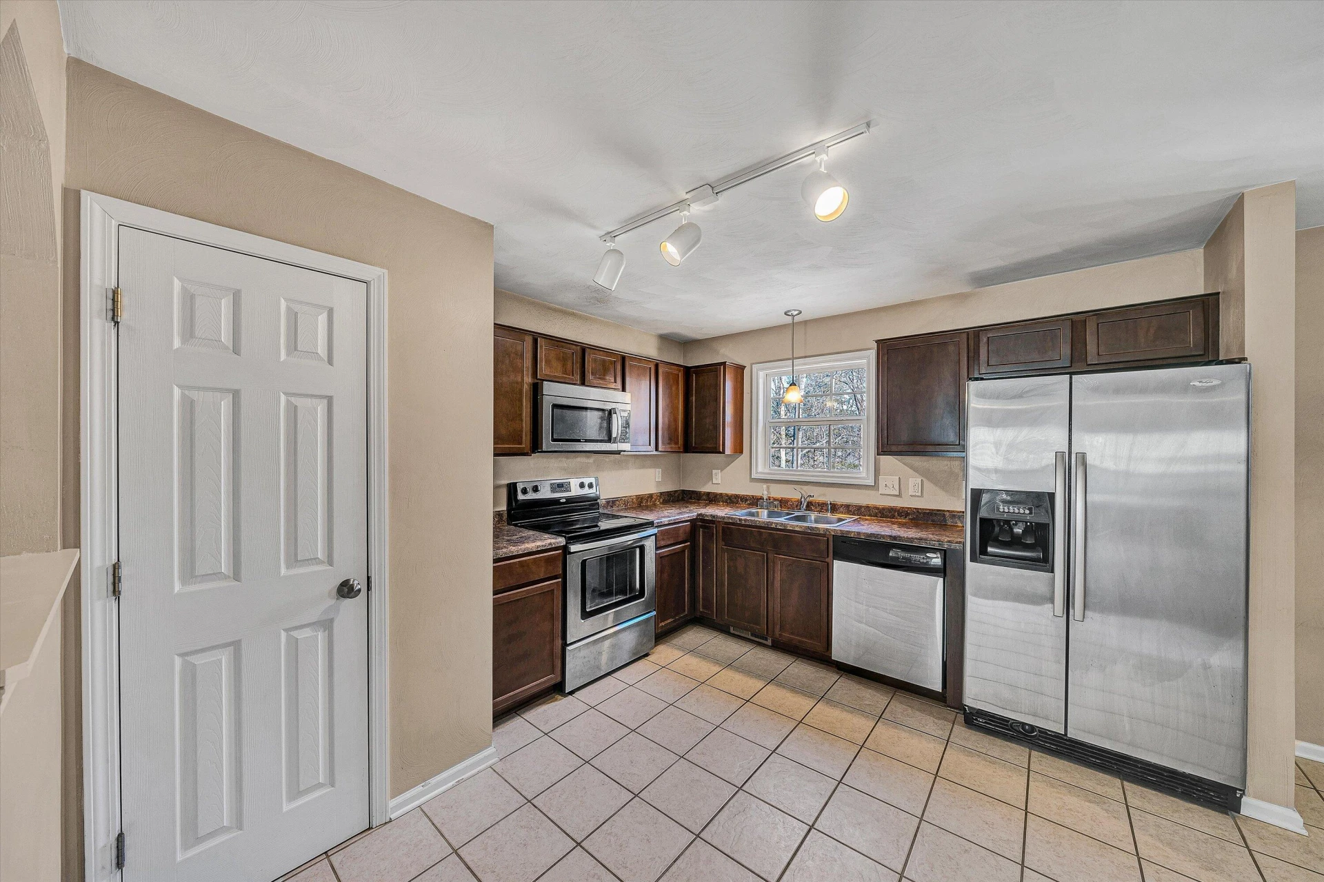 6849 Woodcreeper DR - Photo 7