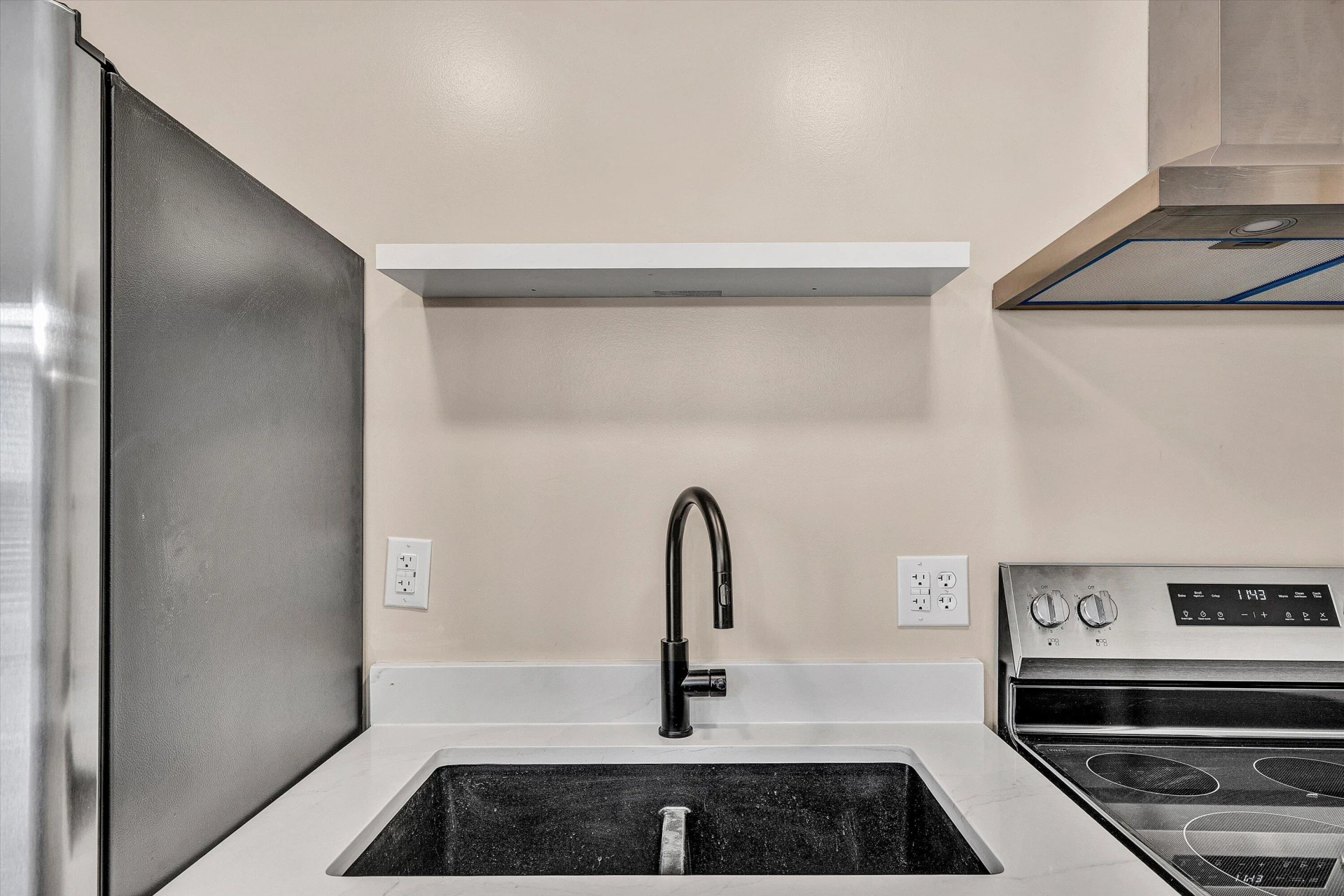 917 McDowell AVE NW - Photo 16