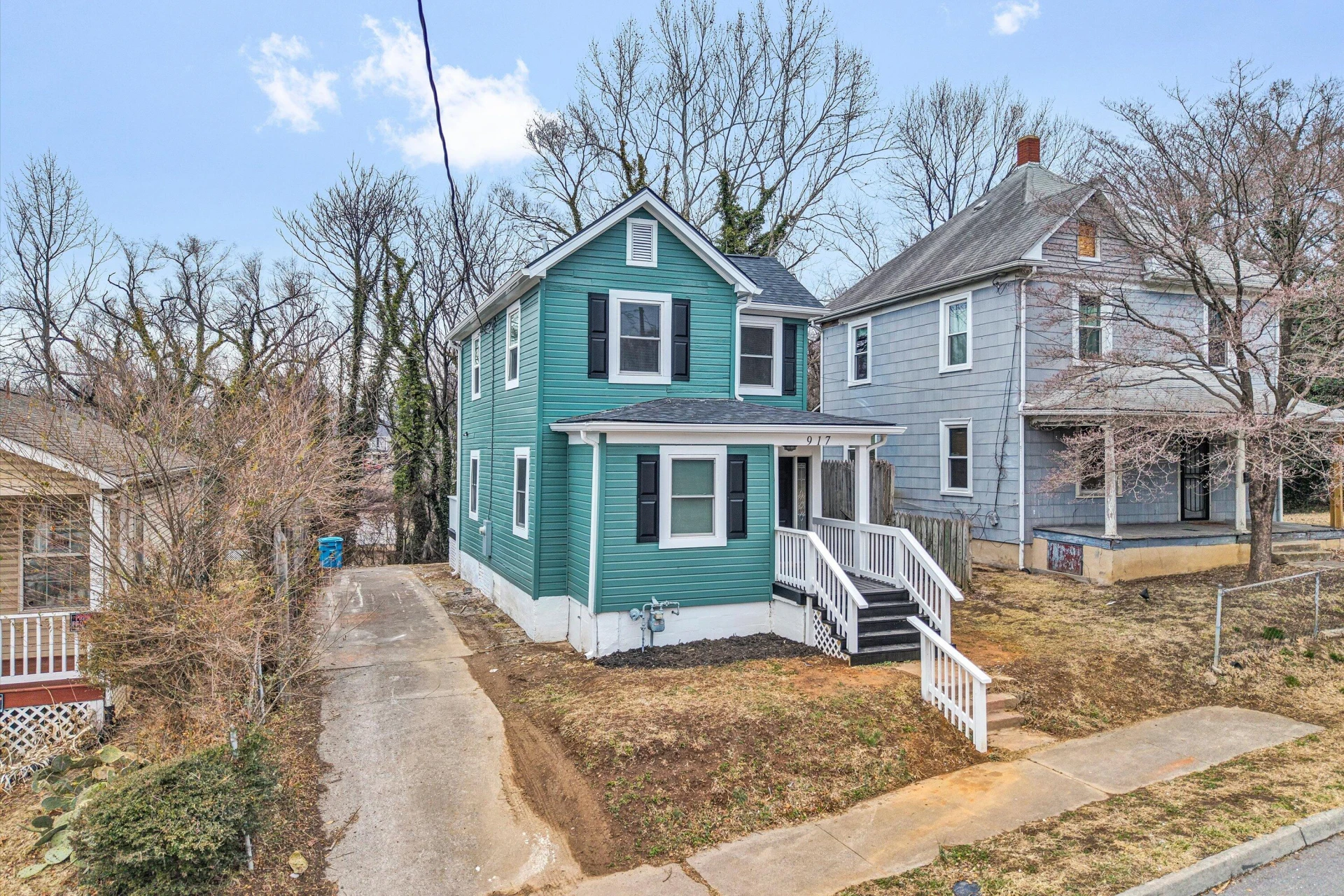 917 McDowell AVE NW - Photo 2