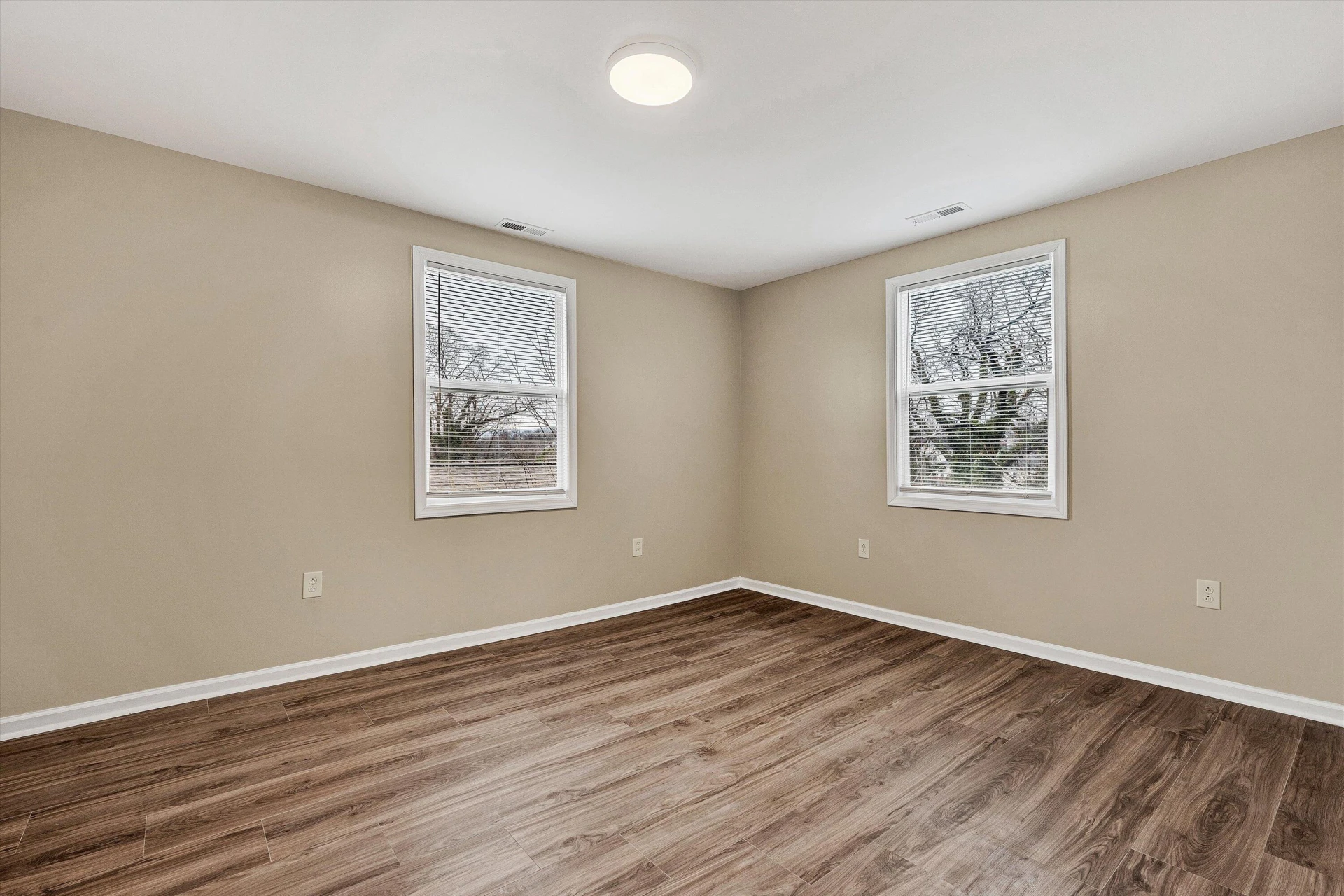 917 McDowell AVE NW - Photo 22