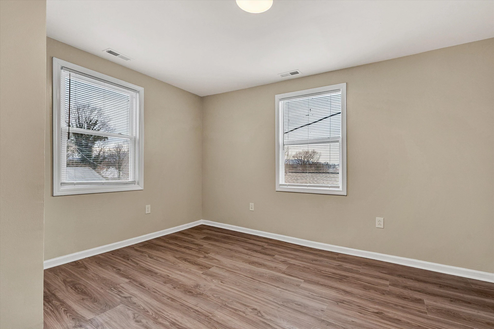 917 McDowell AVE NW - Photo 27