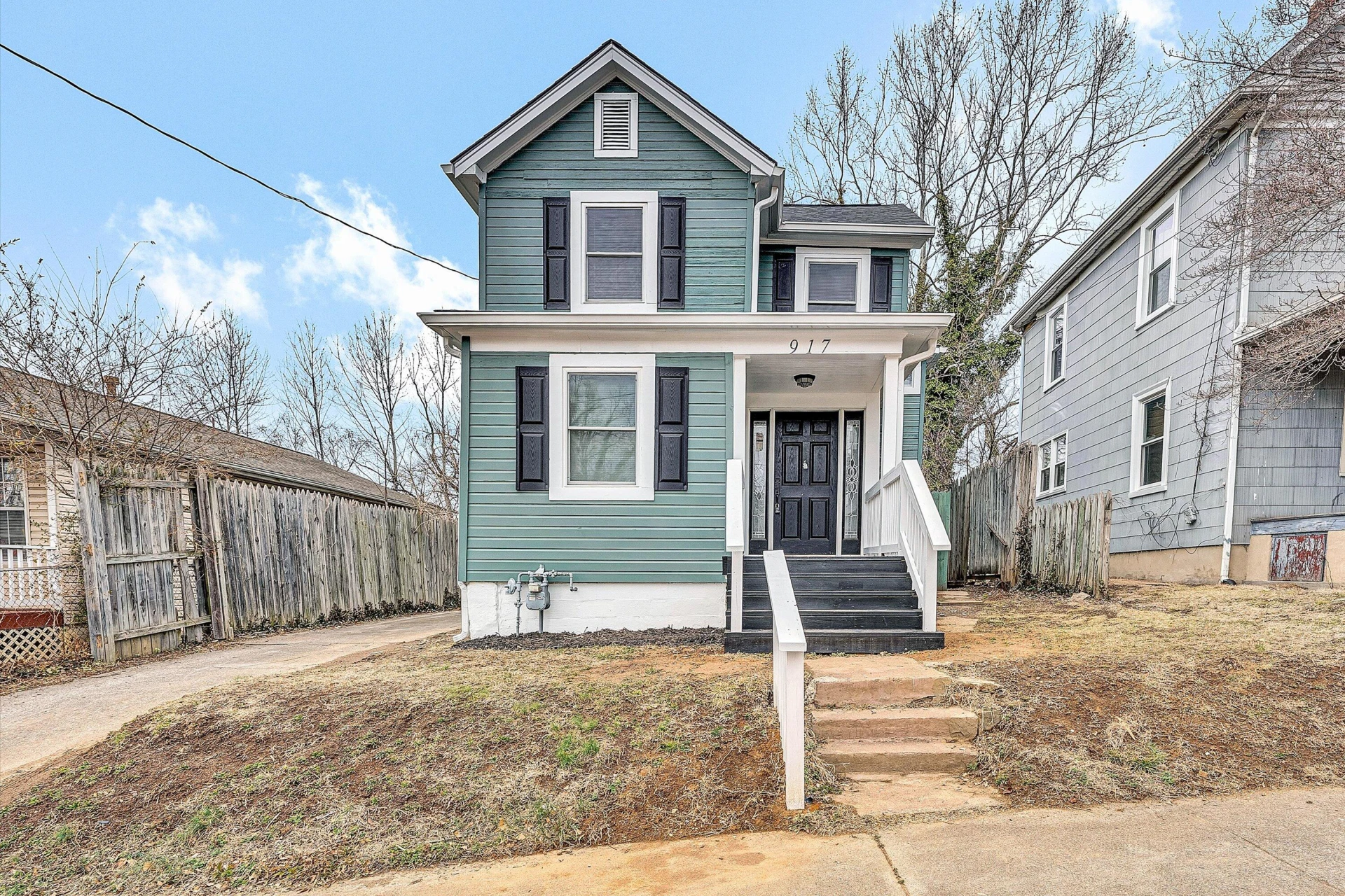 917 McDowell AVE NW - Photo 3