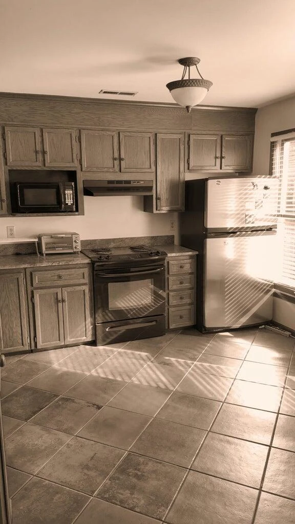 2221 Jefferson ST #B - Photo 2