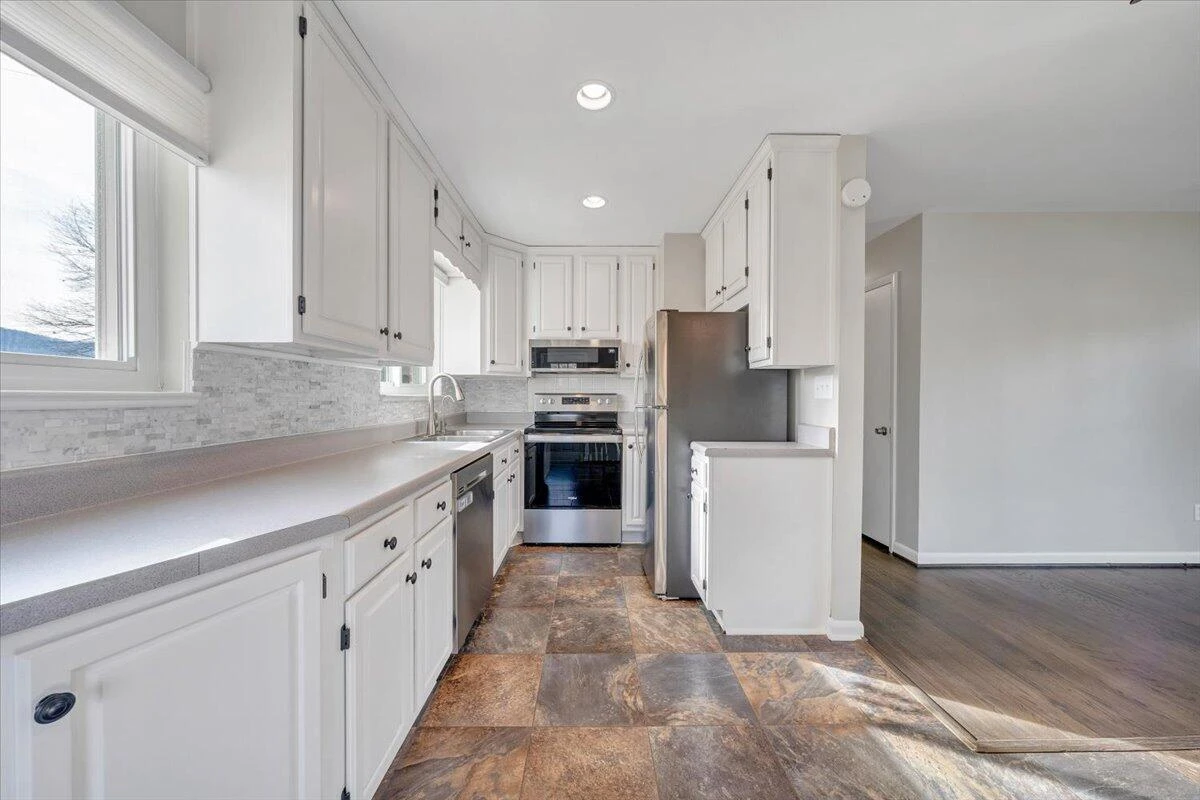 3804 Meadowlark RD - Photo 10