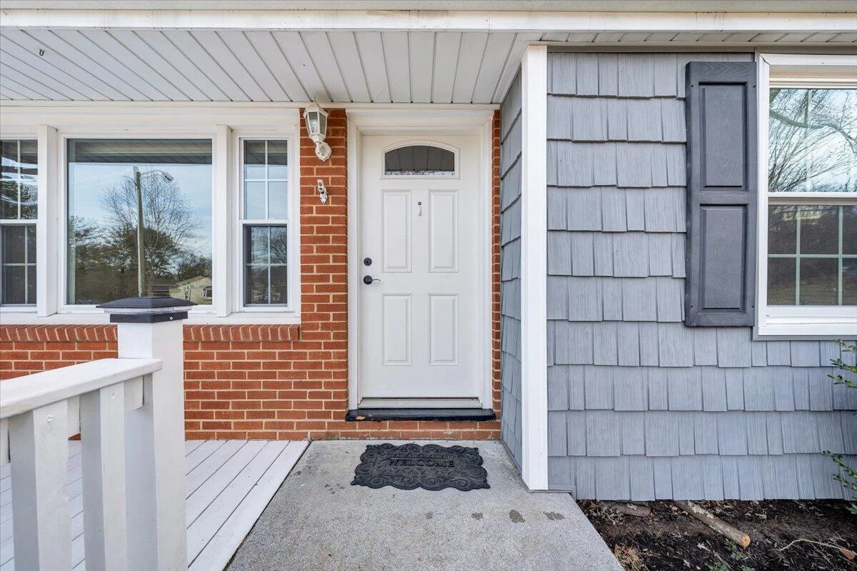 3804 Meadowlark RD - Photo 2