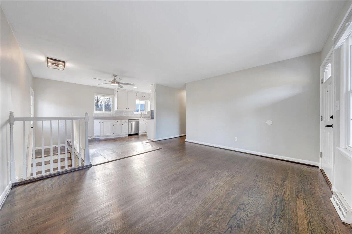3804 Meadowlark RD - Photo 4