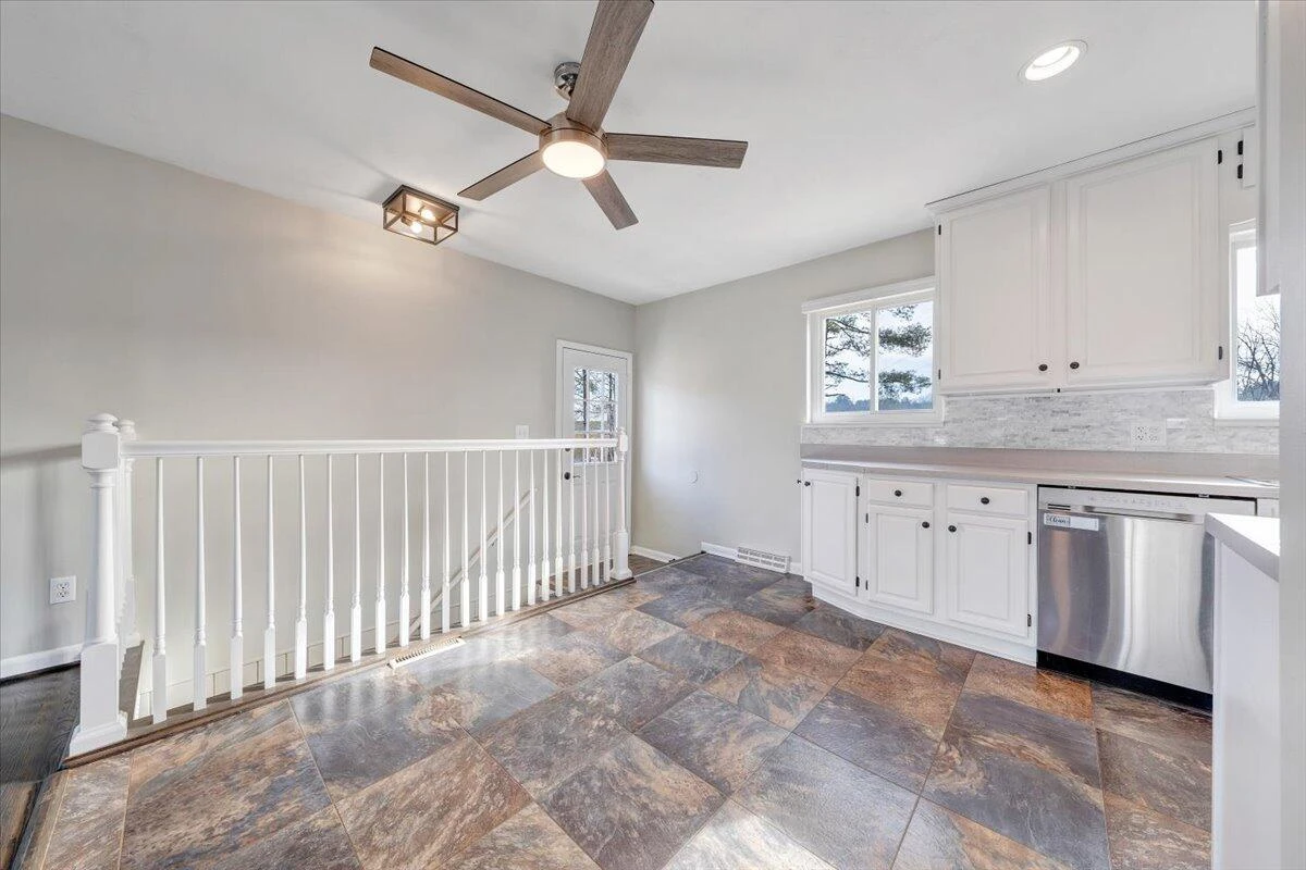3804 Meadowlark RD - Photo 6