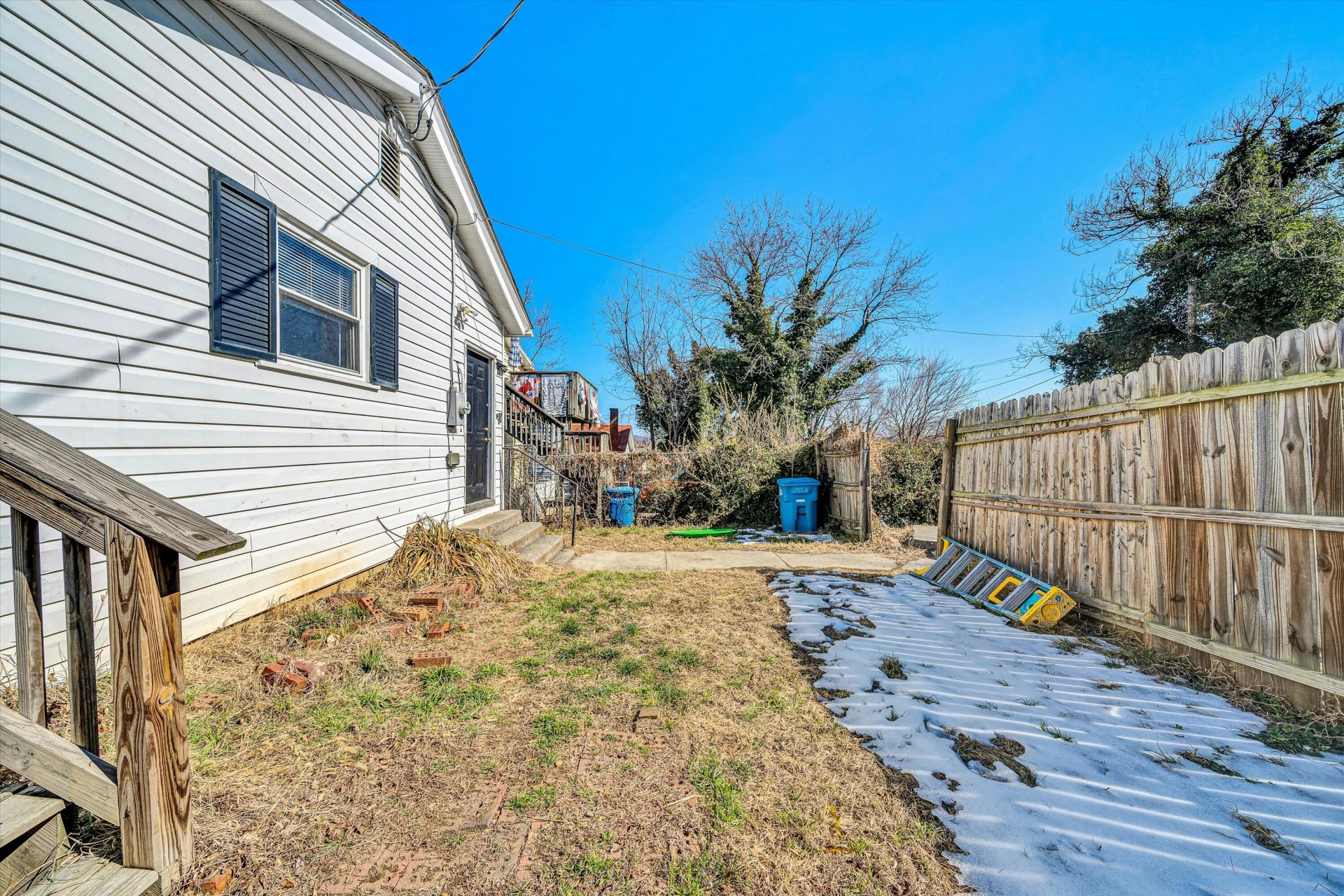 703 ELM AVE SE - Photo 17
