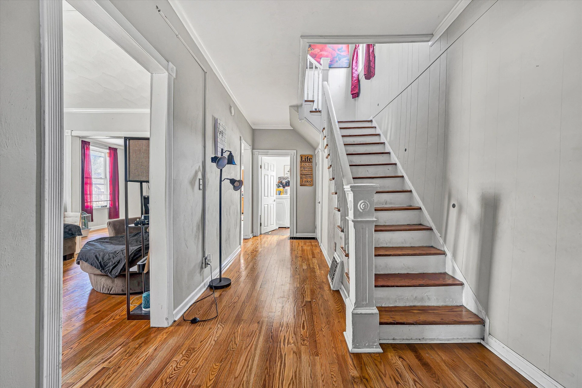 703 ELM AVE SE - Photo 2