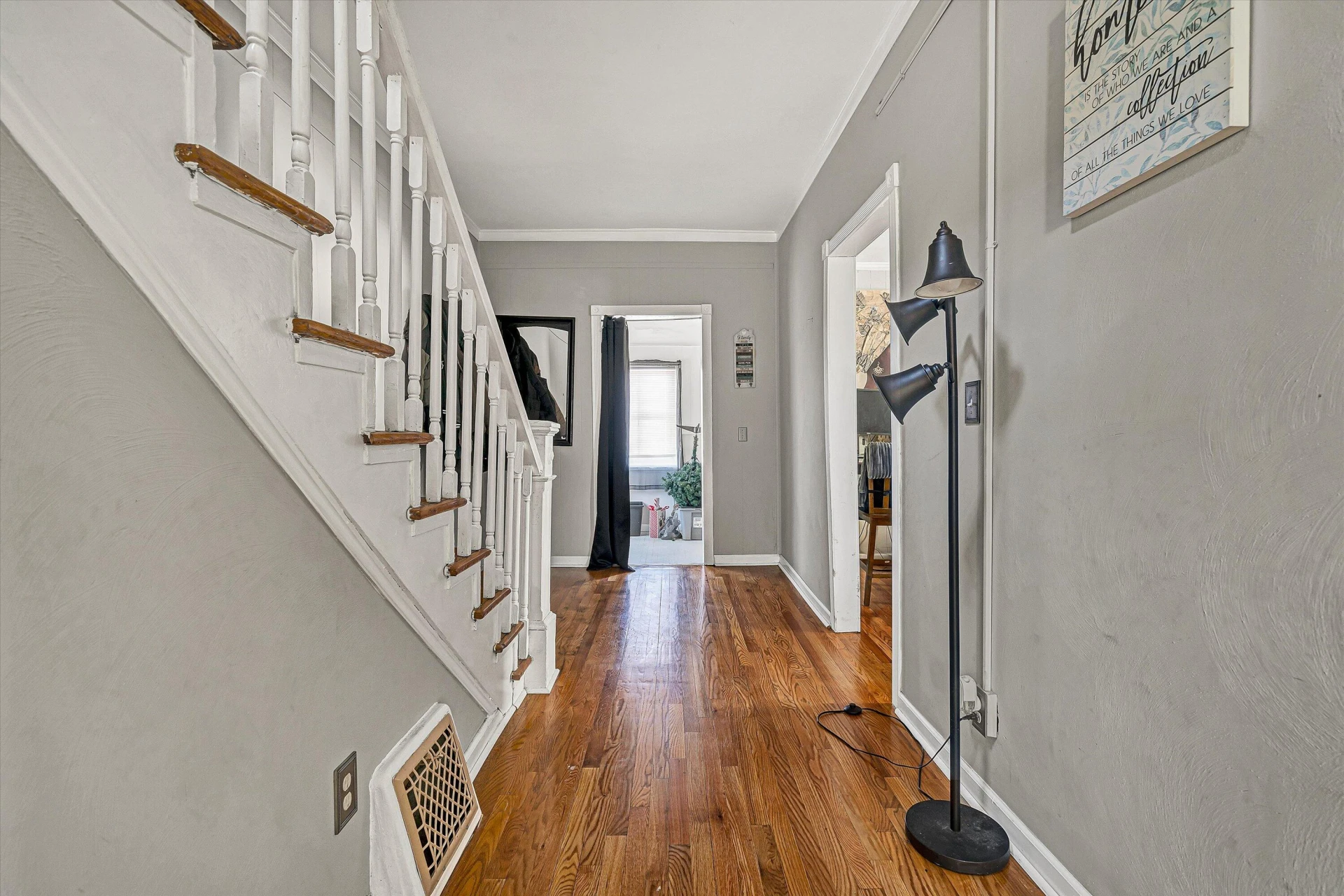 703 ELM AVE SE - Photo 3
