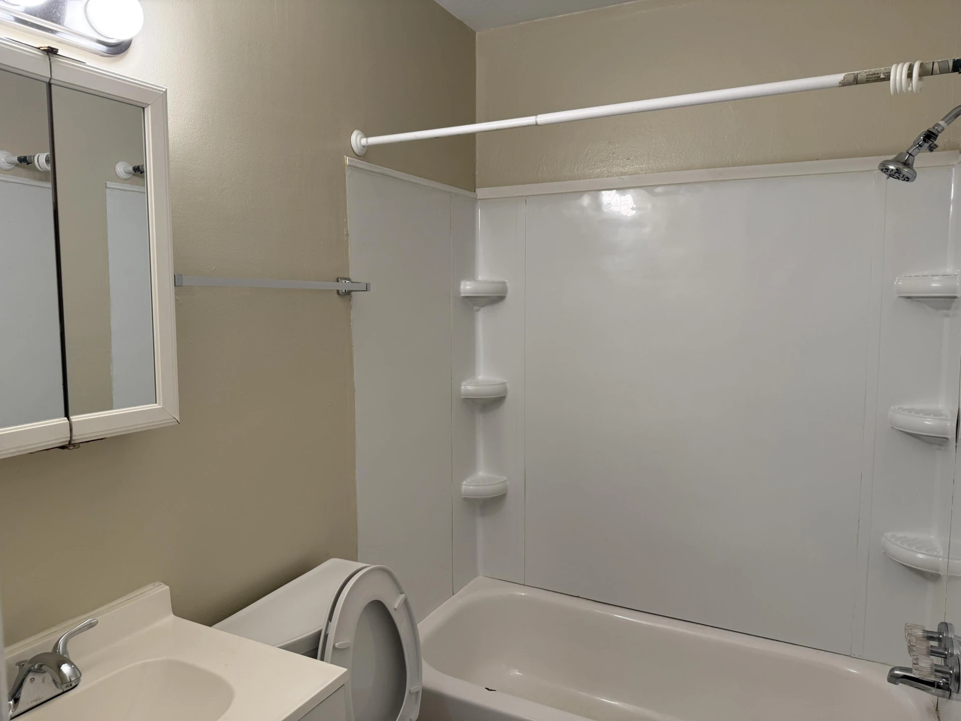 1634 Eastern AVE NE - Photo 14