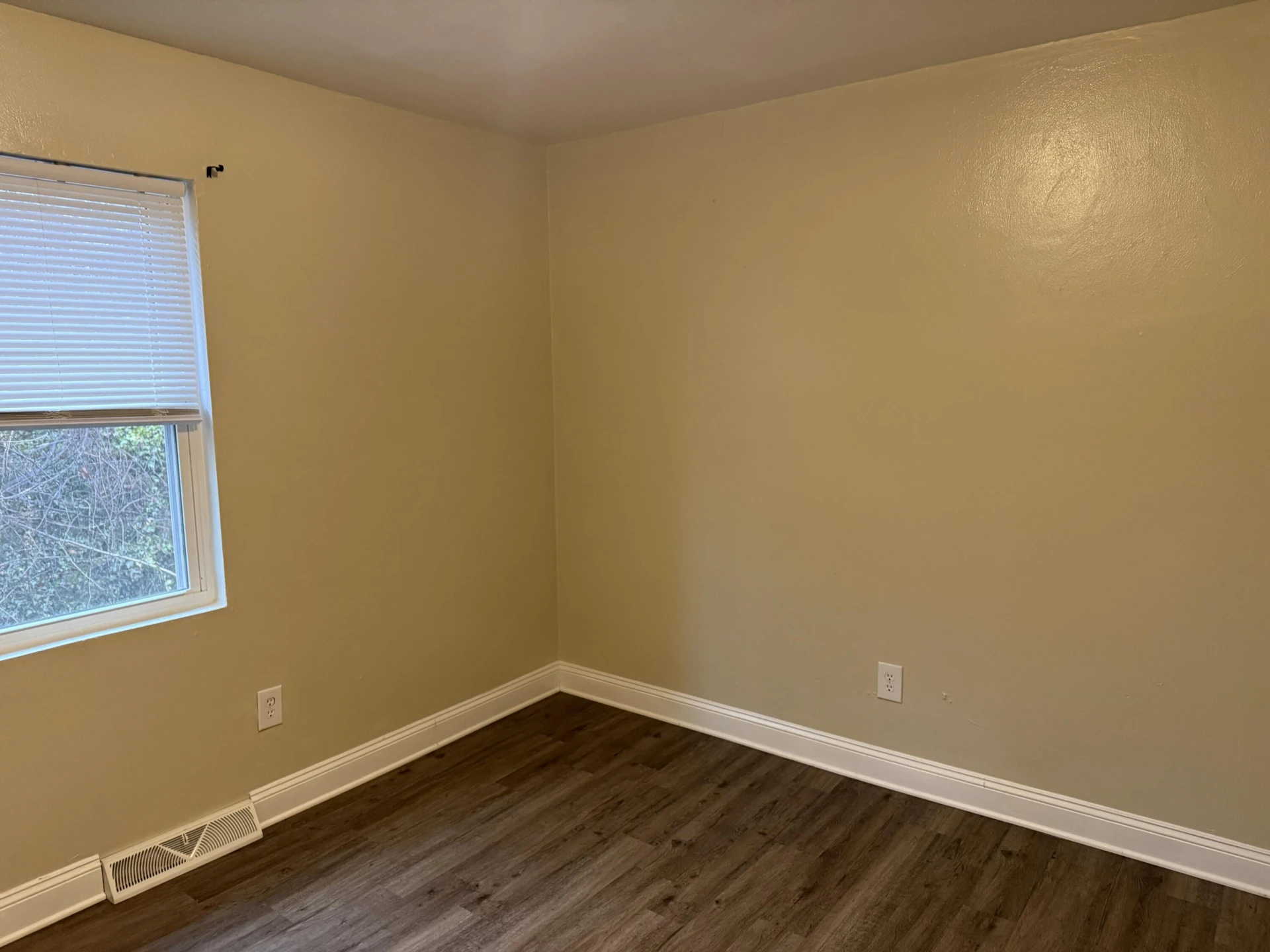 1634 Eastern AVE NE - Photo 15
