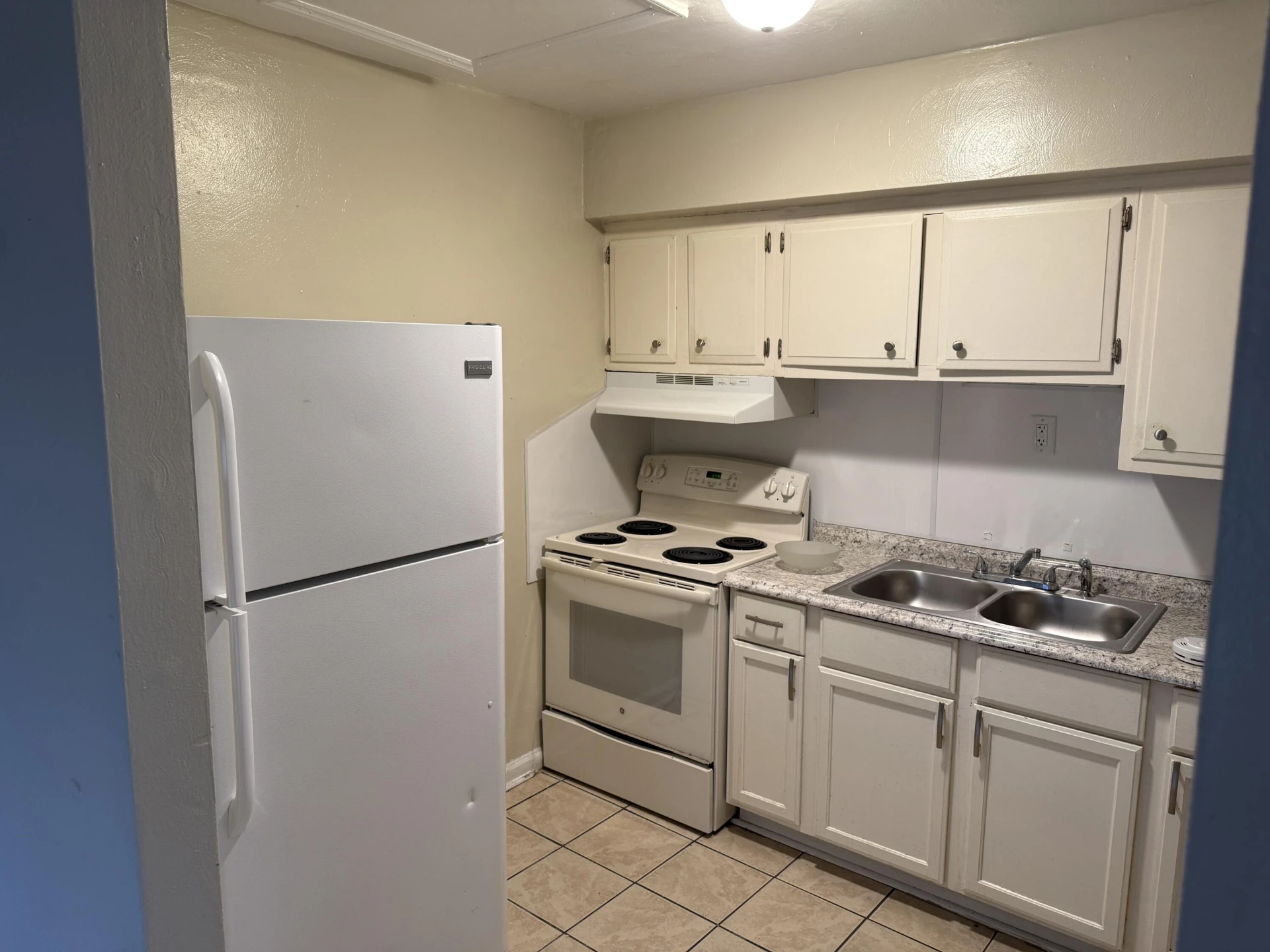 1634 Eastern AVE NE - Photo 4