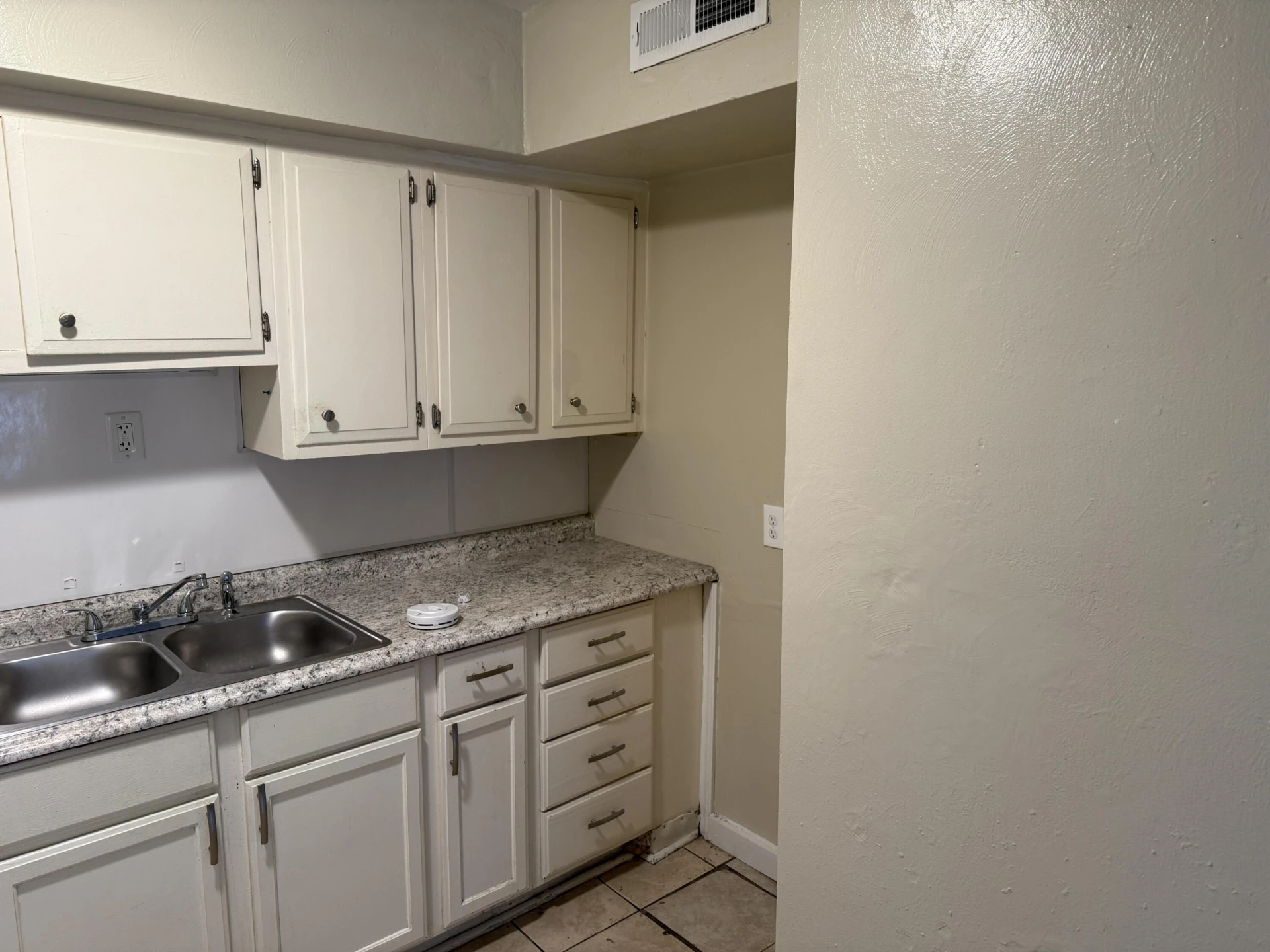 1634 Eastern AVE NE - Photo 5