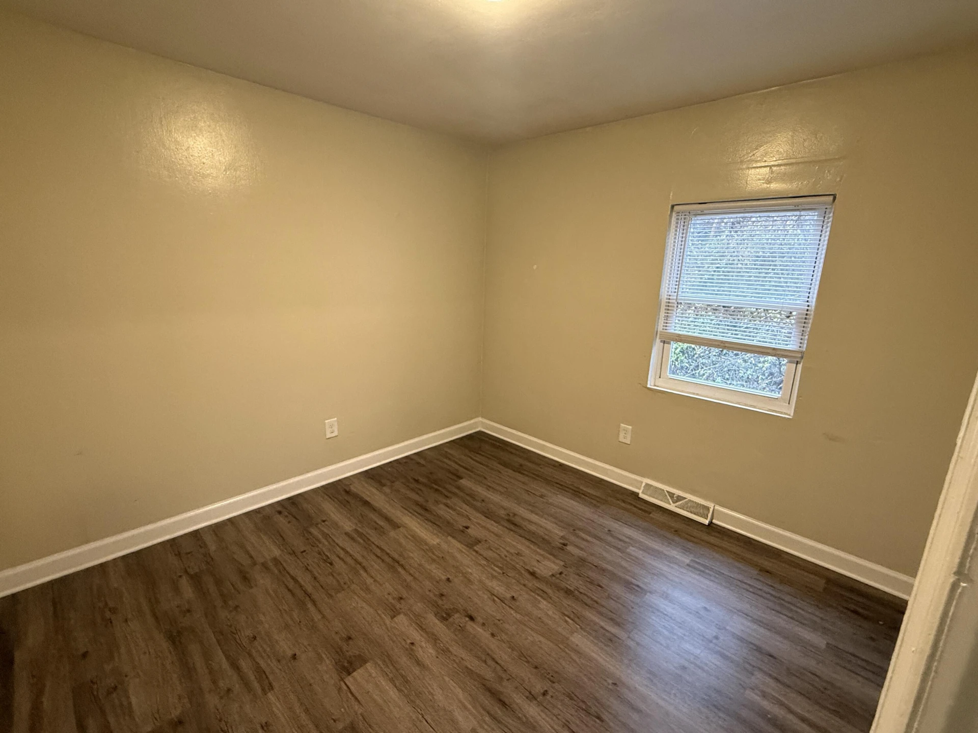 1634 Eastern AVE NE - Photo 7
