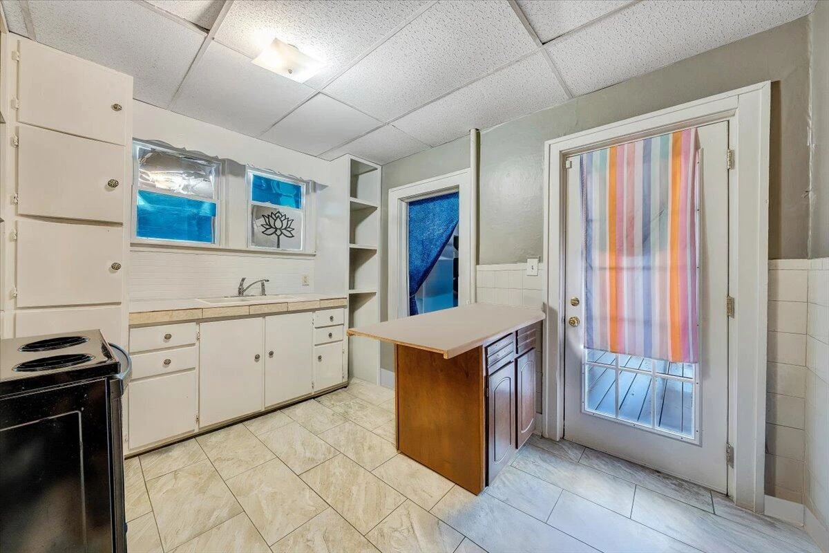 539 Rutherford AVE NW - Photo 5