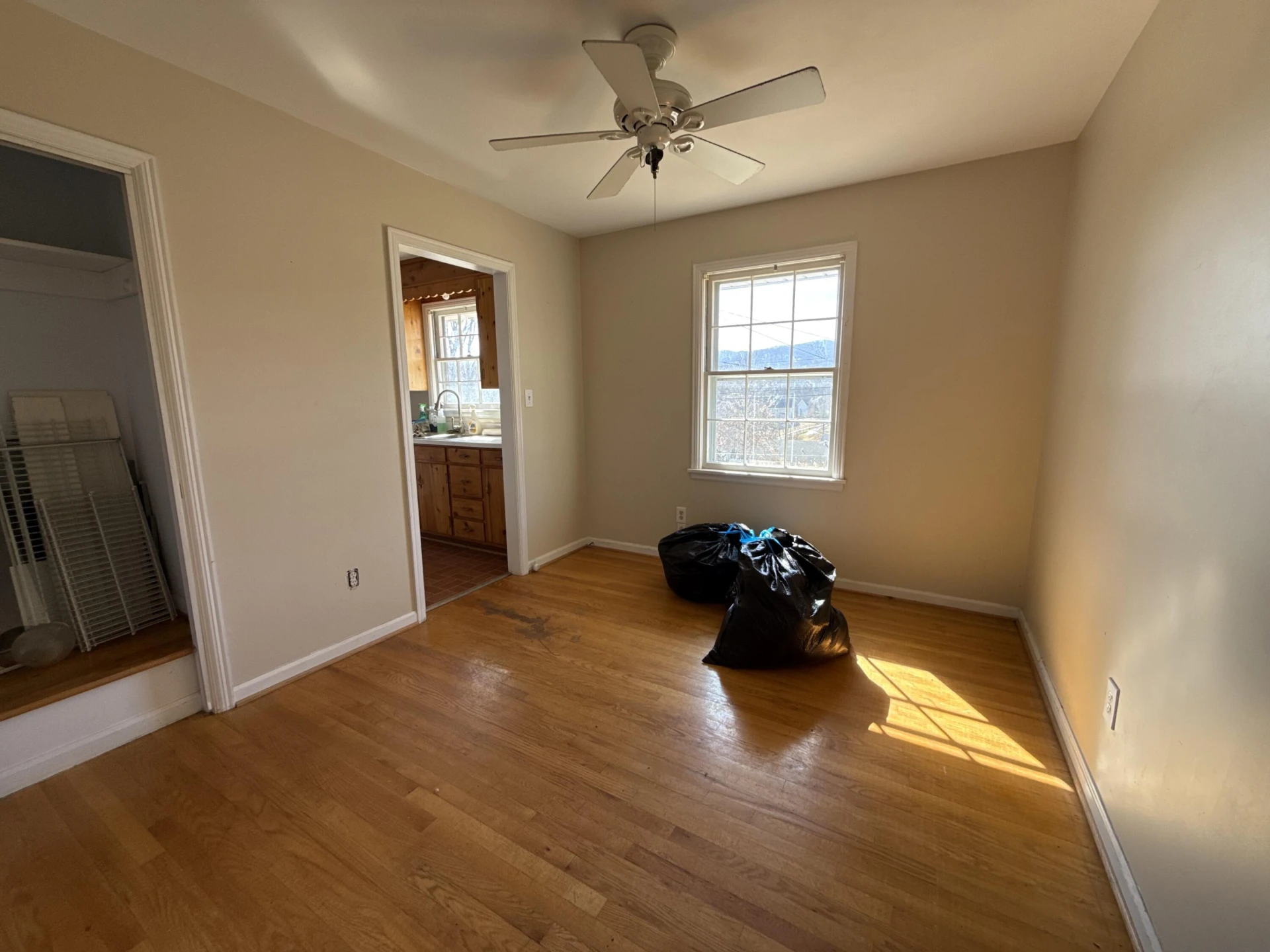 656 PYRTLE DR - Photo 4