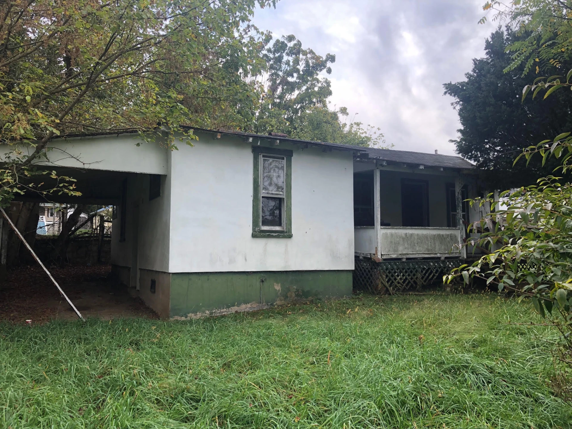 211 E Marshall ST - Photo 2