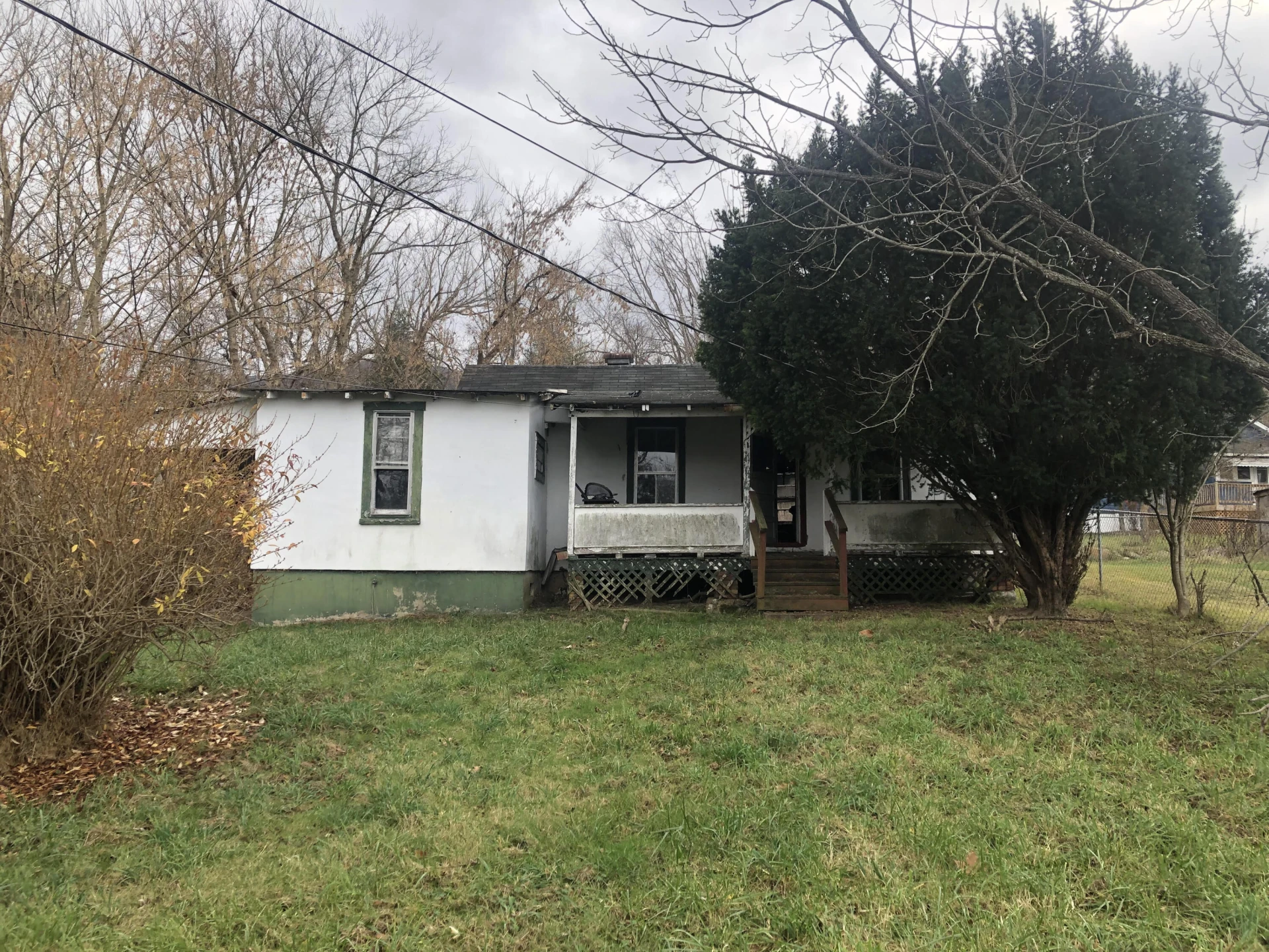 211 E Marshall ST - Photo 3