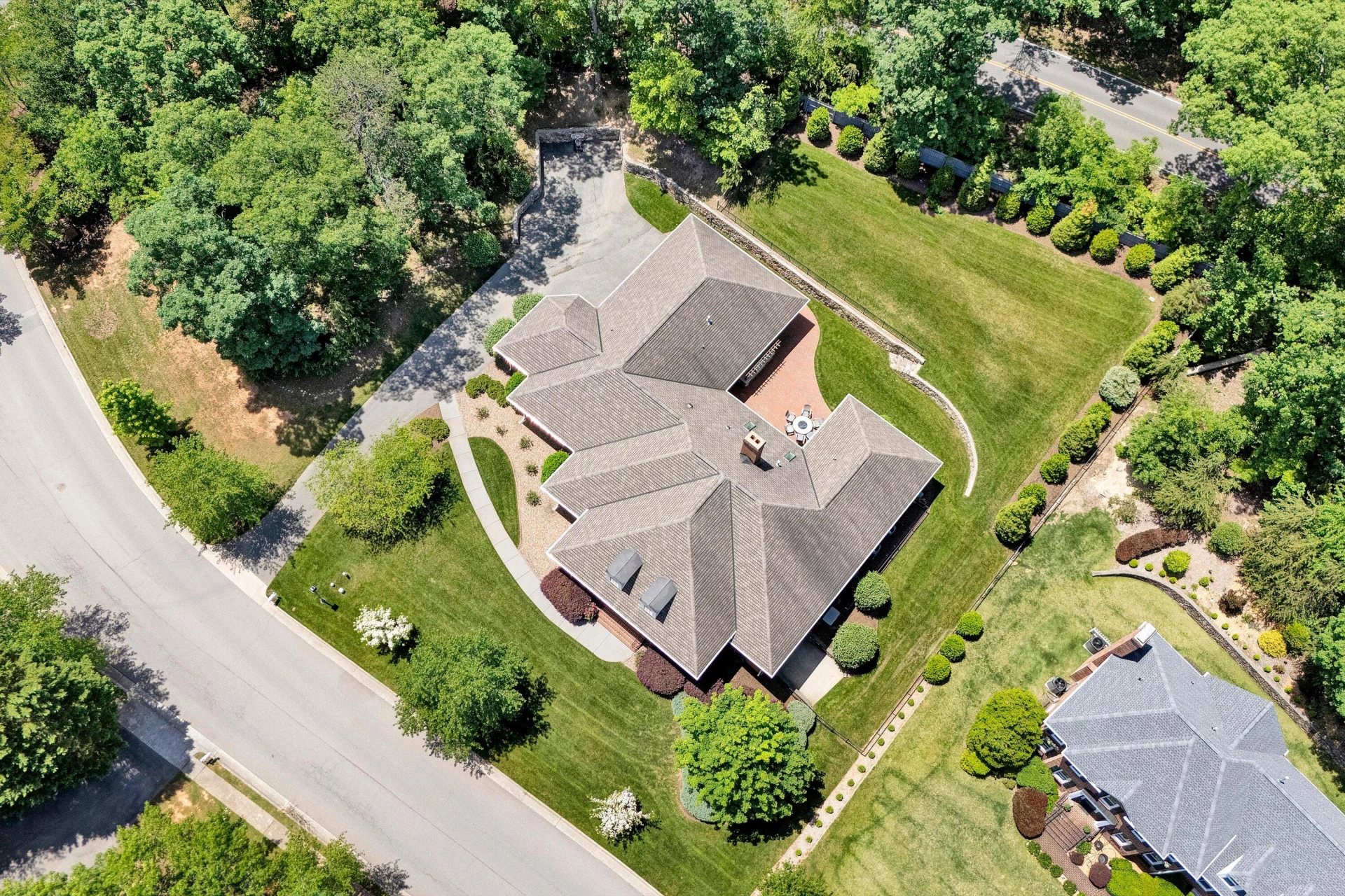 3707 Wellington DR SE - Photo 3