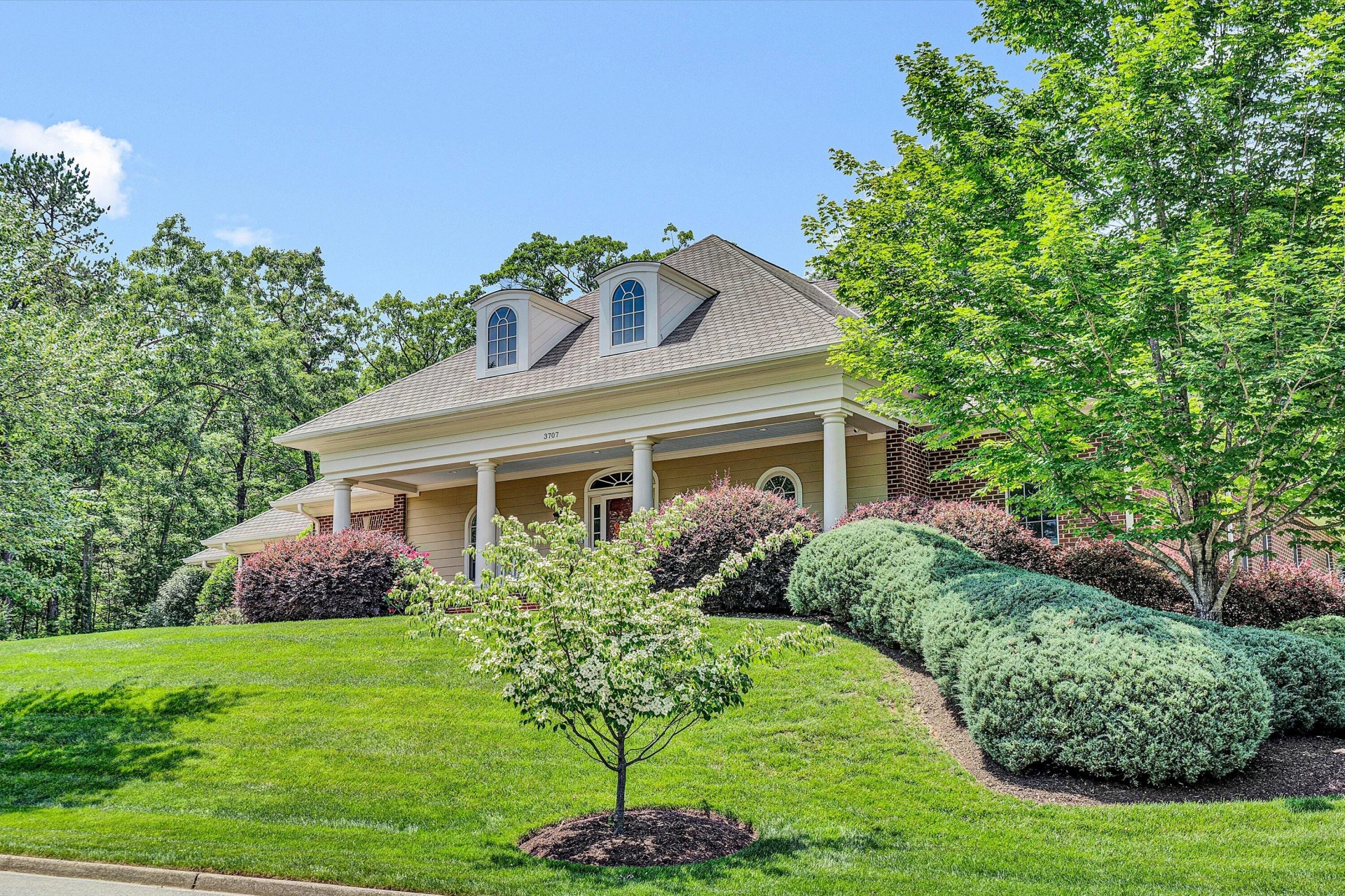 3707 Wellington DR SE - Photo 4