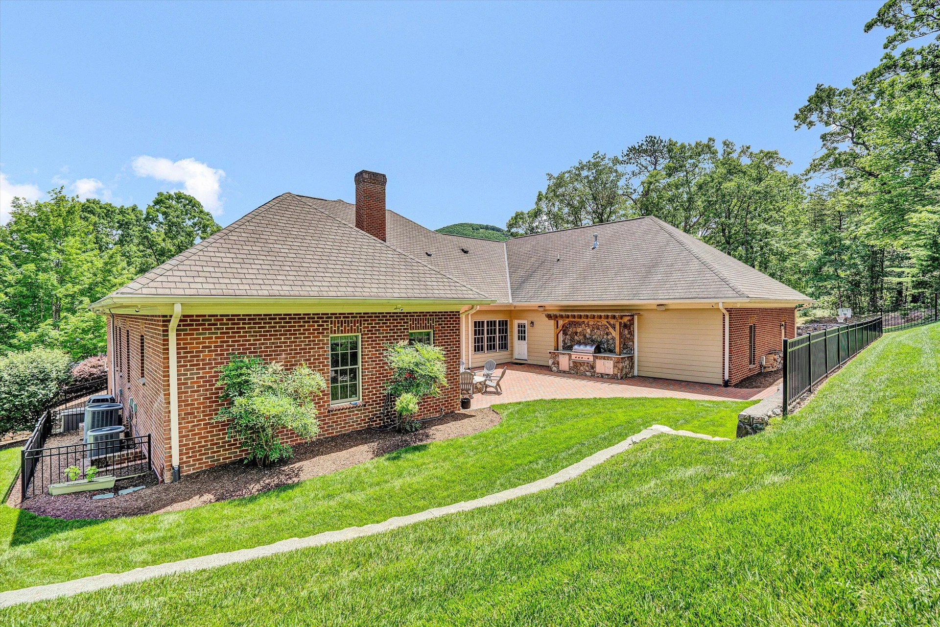 3707 Wellington DR SE - Photo 9