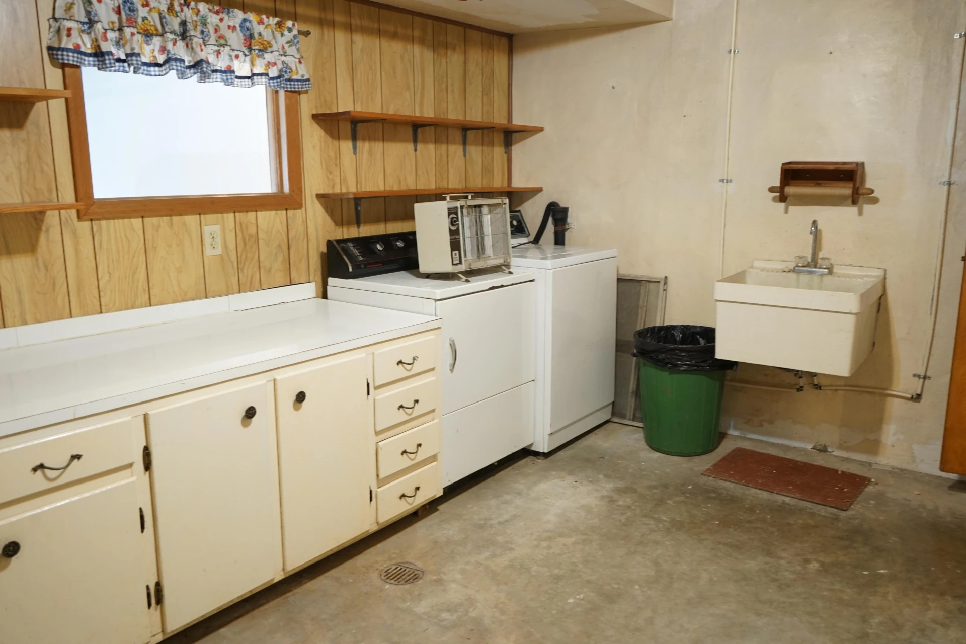 2231 Hardy RD - Photo 33