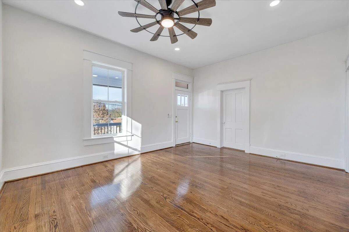 411 W Cleveland AVE - Photo 10