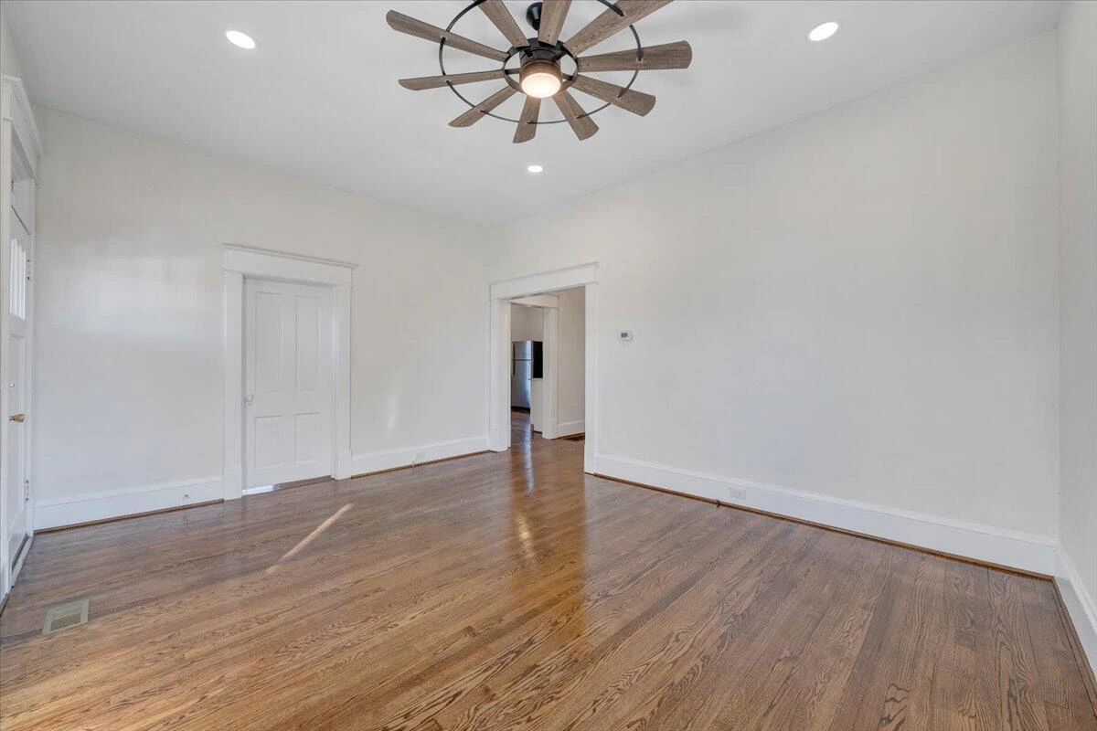 411 W Cleveland AVE - Photo 11