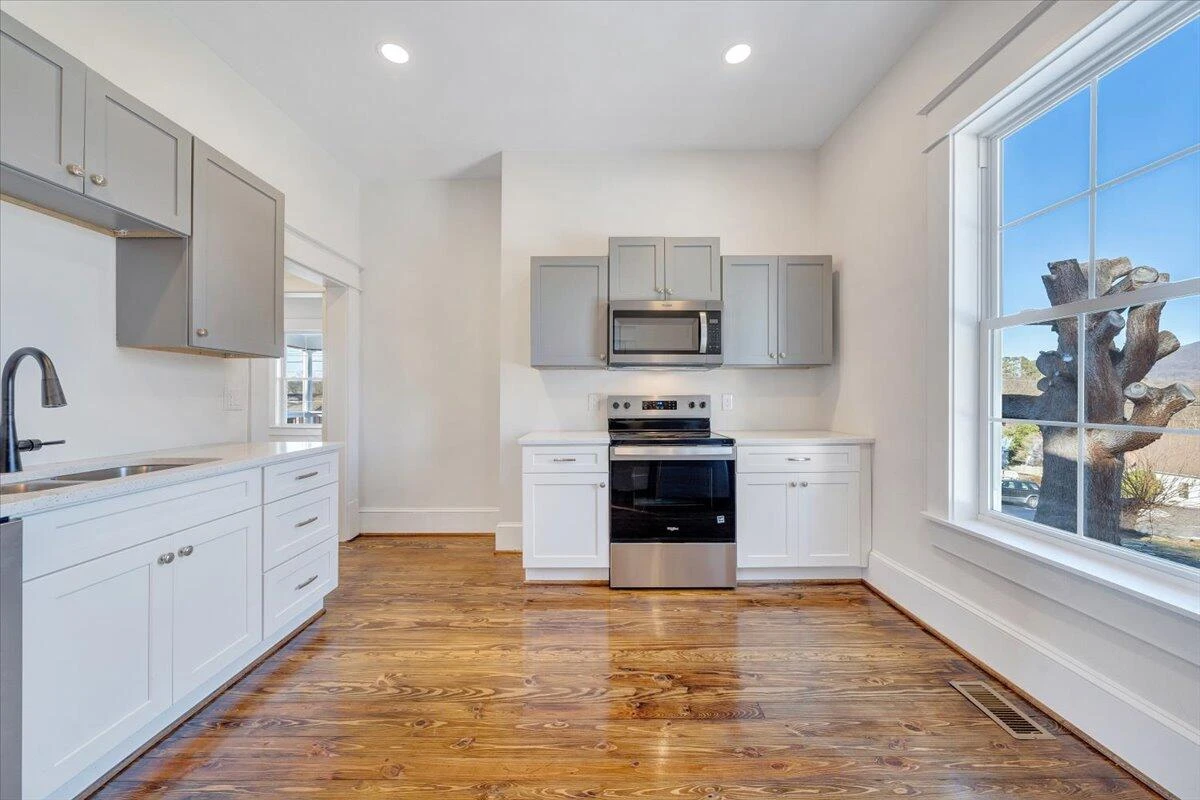 411 W Cleveland AVE - Photo 12