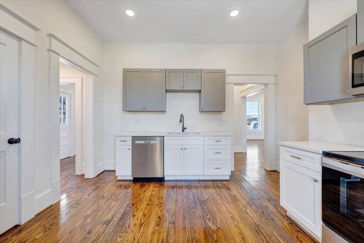 411 W Cleveland AVE - Photo 13