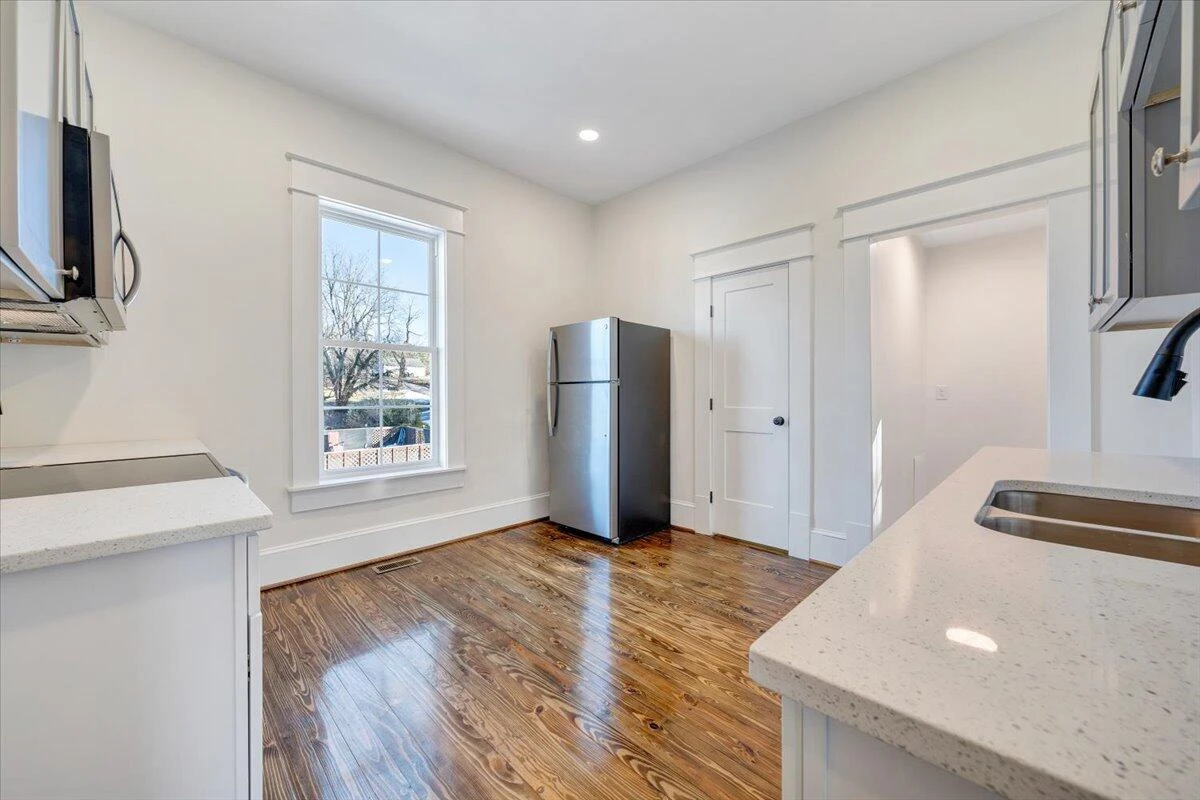 411 W Cleveland AVE - Photo 16
