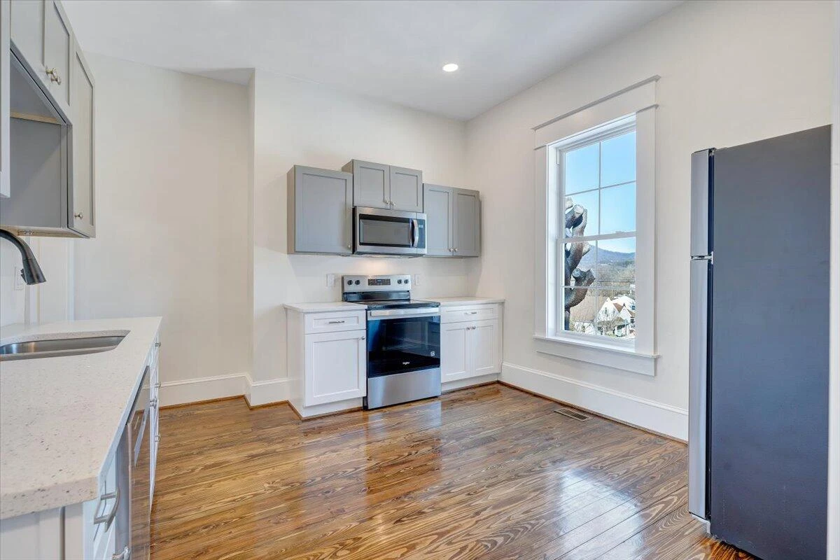 411 W Cleveland AVE - Photo 17