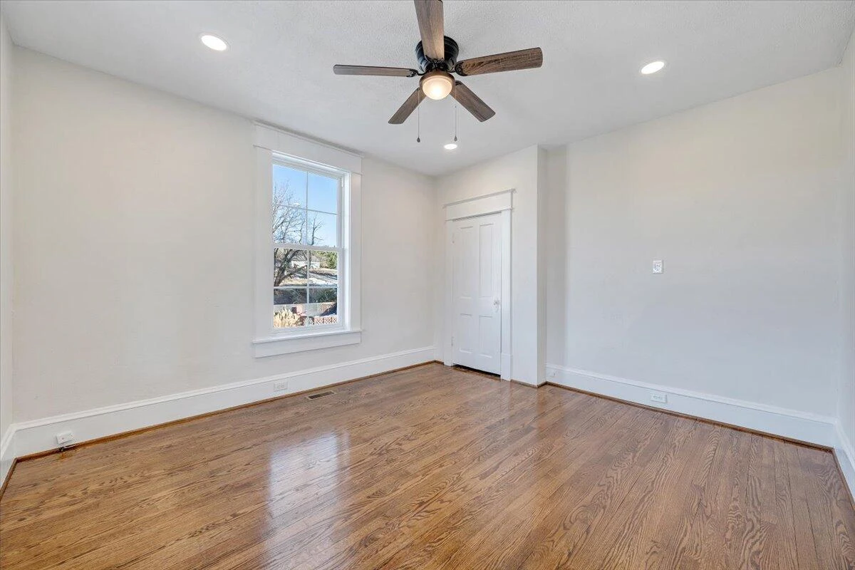 411 W Cleveland AVE - Photo 21