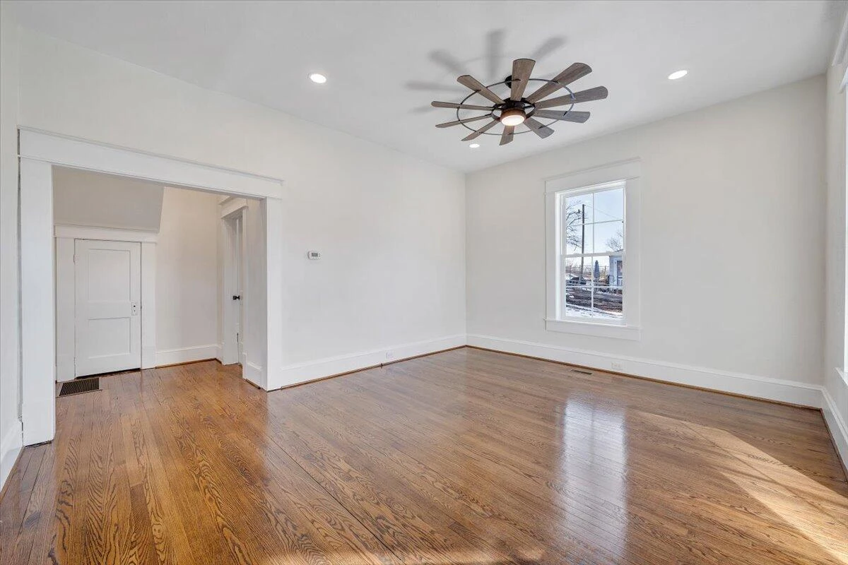 411 W Cleveland AVE - Photo 5