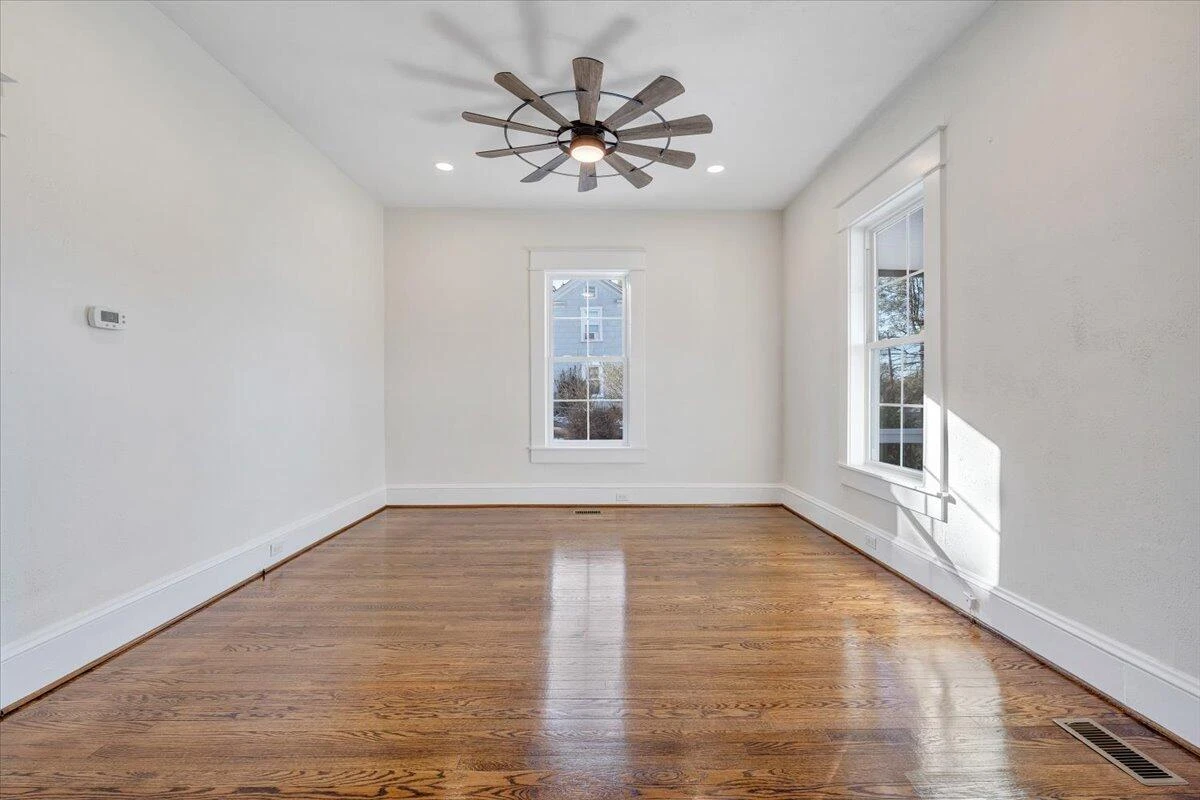 411 W Cleveland AVE - Photo 6