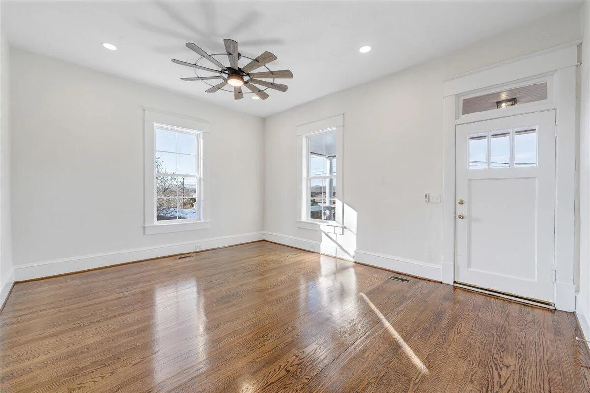 411 W Cleveland AVE - Photo 8