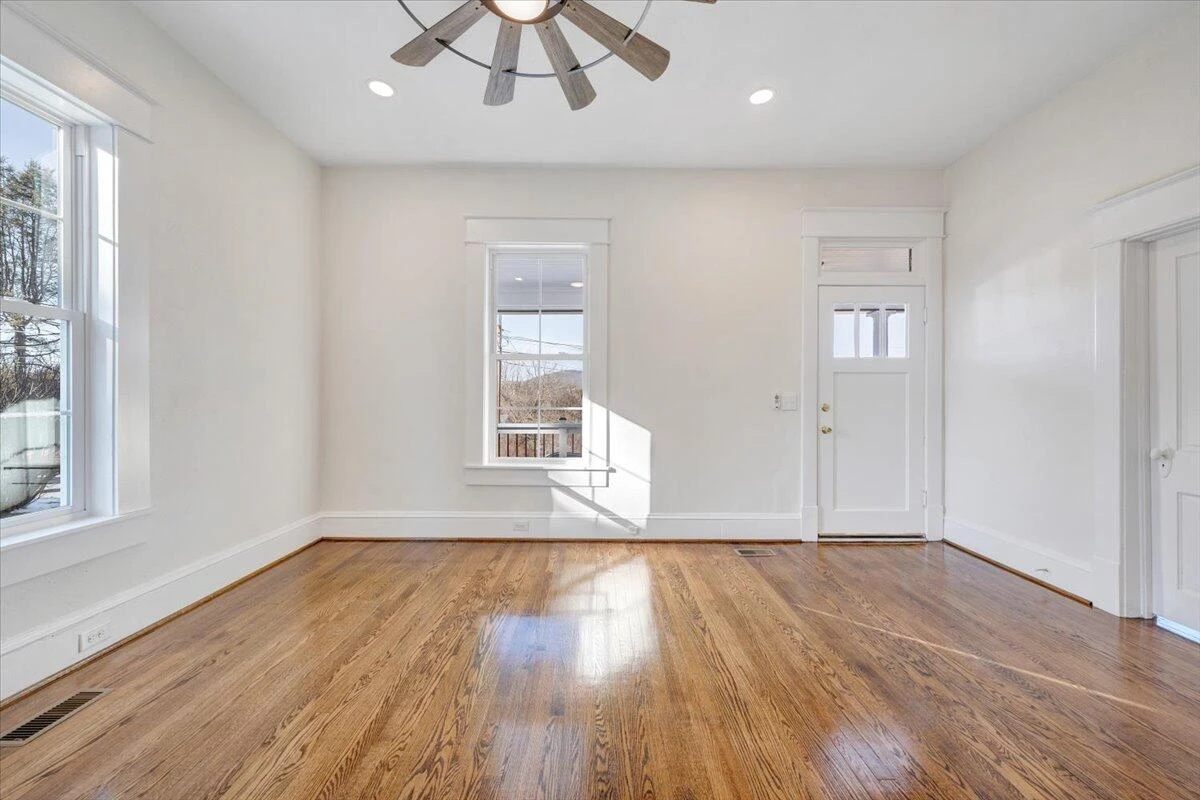 411 W Cleveland AVE - Photo 9