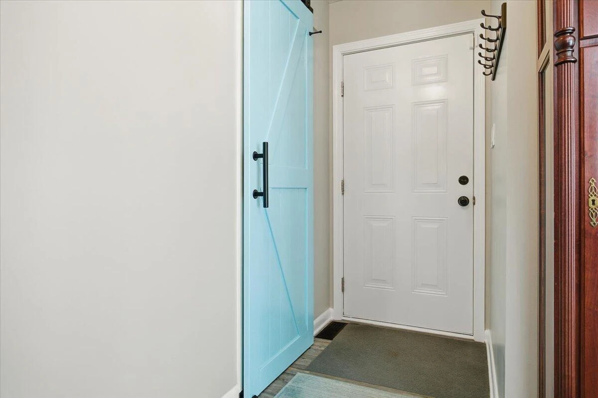128 Huntington RD - Photo 10