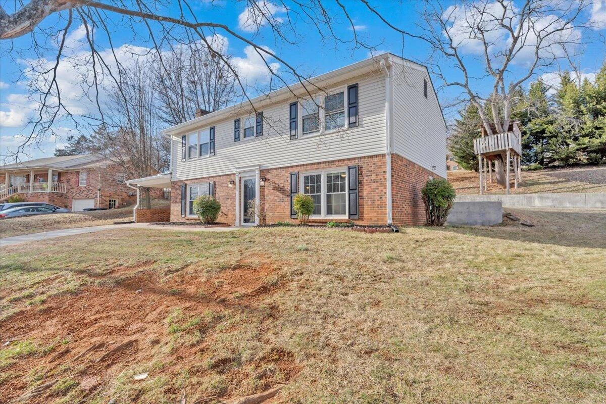 441 Aragona DR - Photo 4