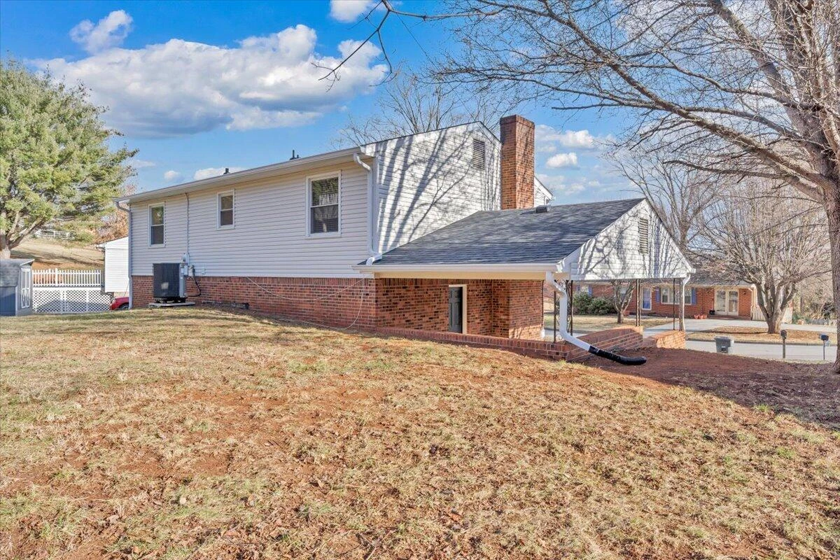 441 Aragona DR - Photo 44