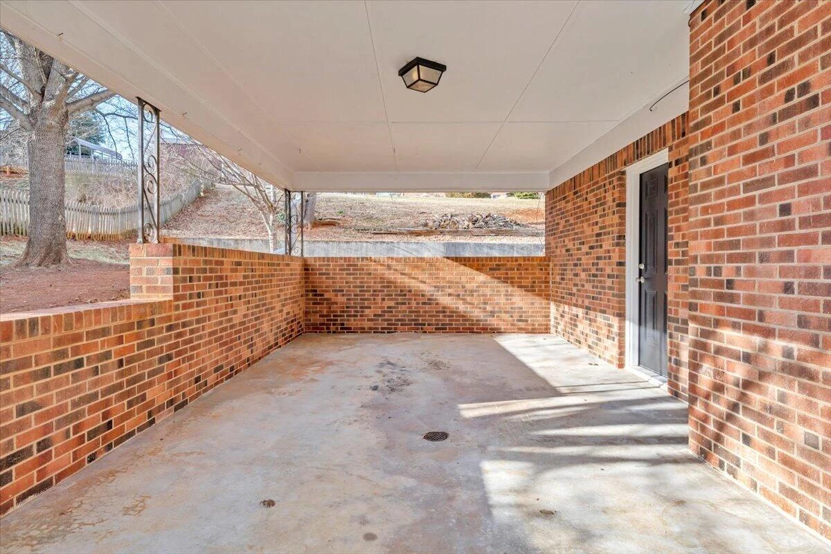 441 Aragona DR - Photo 5