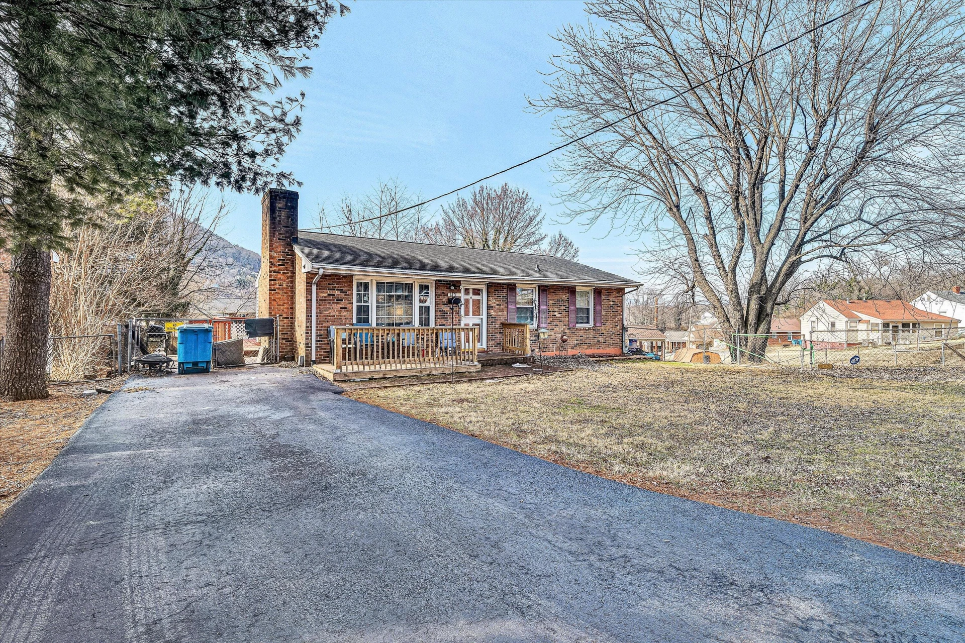 1401 Morehead AVE SE - Photo 2