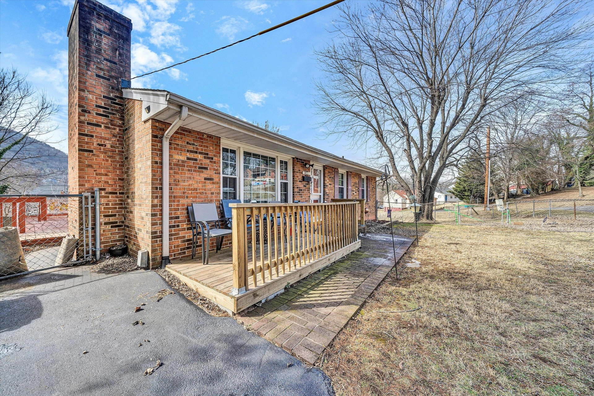 1401 Morehead AVE SE - Photo 4